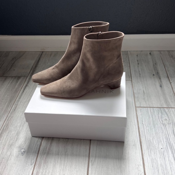 New Manolo Blahnik Tolarc Suede Zip Ankle Booties - Picture 7 of 12